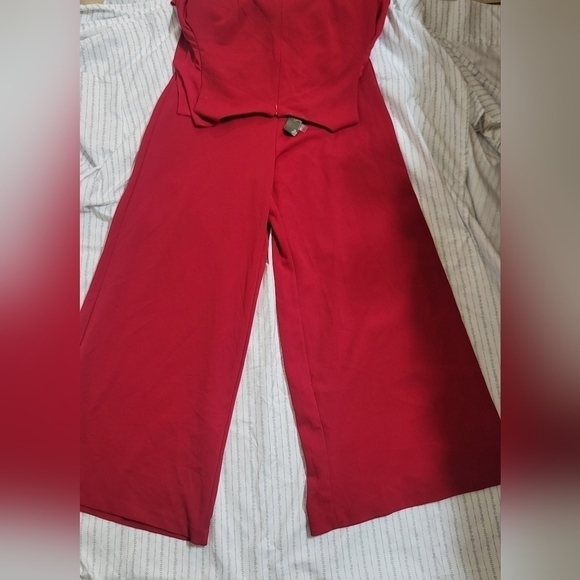 TAYLOR  SHOLDER RED  JUMPSUIT size 10 - Picture 4 of 11